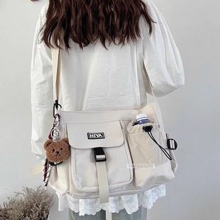 日系休闲大容量斜挎包女2025骑行工装风单肩邮差包男通勤上课包潮