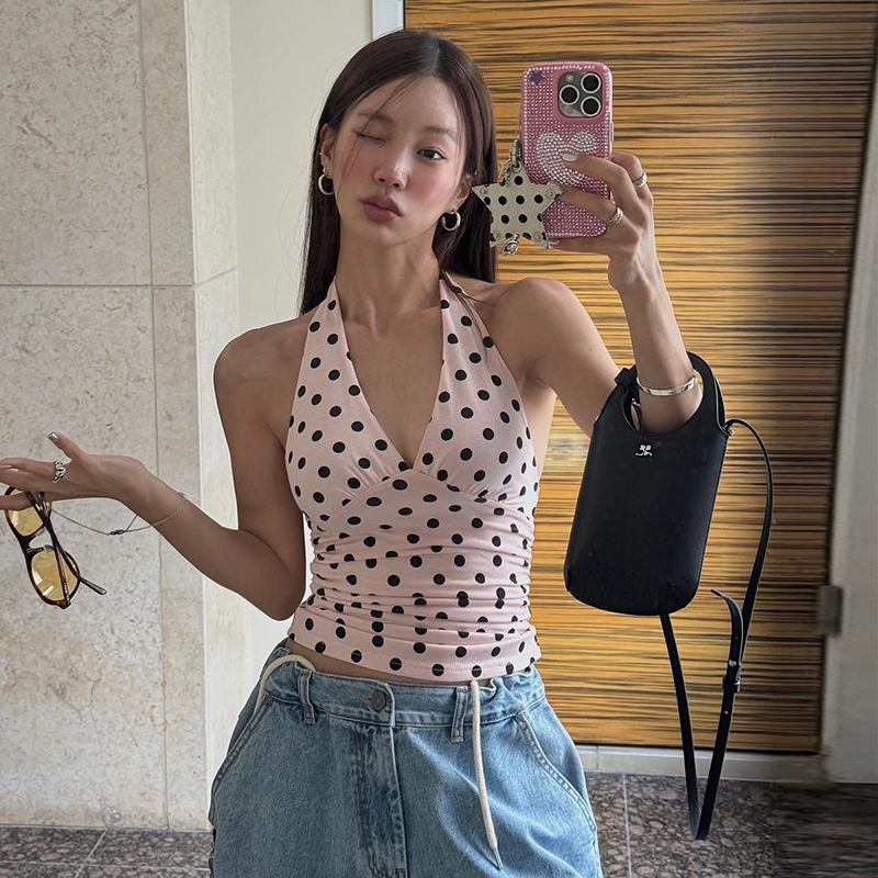 少女粉色波点印花V领挂脖式吊带