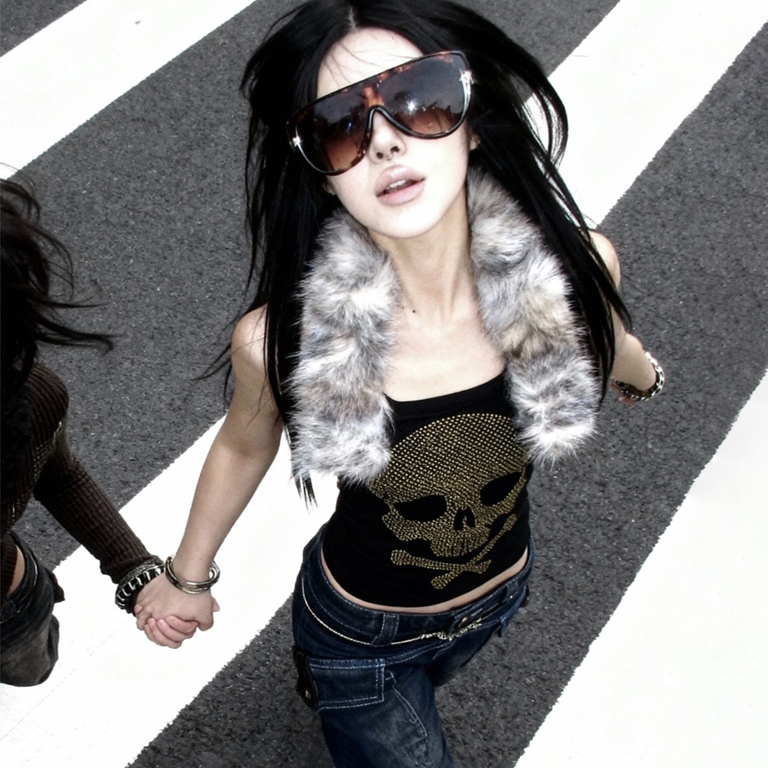 暗黑骷髅头烫钻毛毛拼接性感吊带