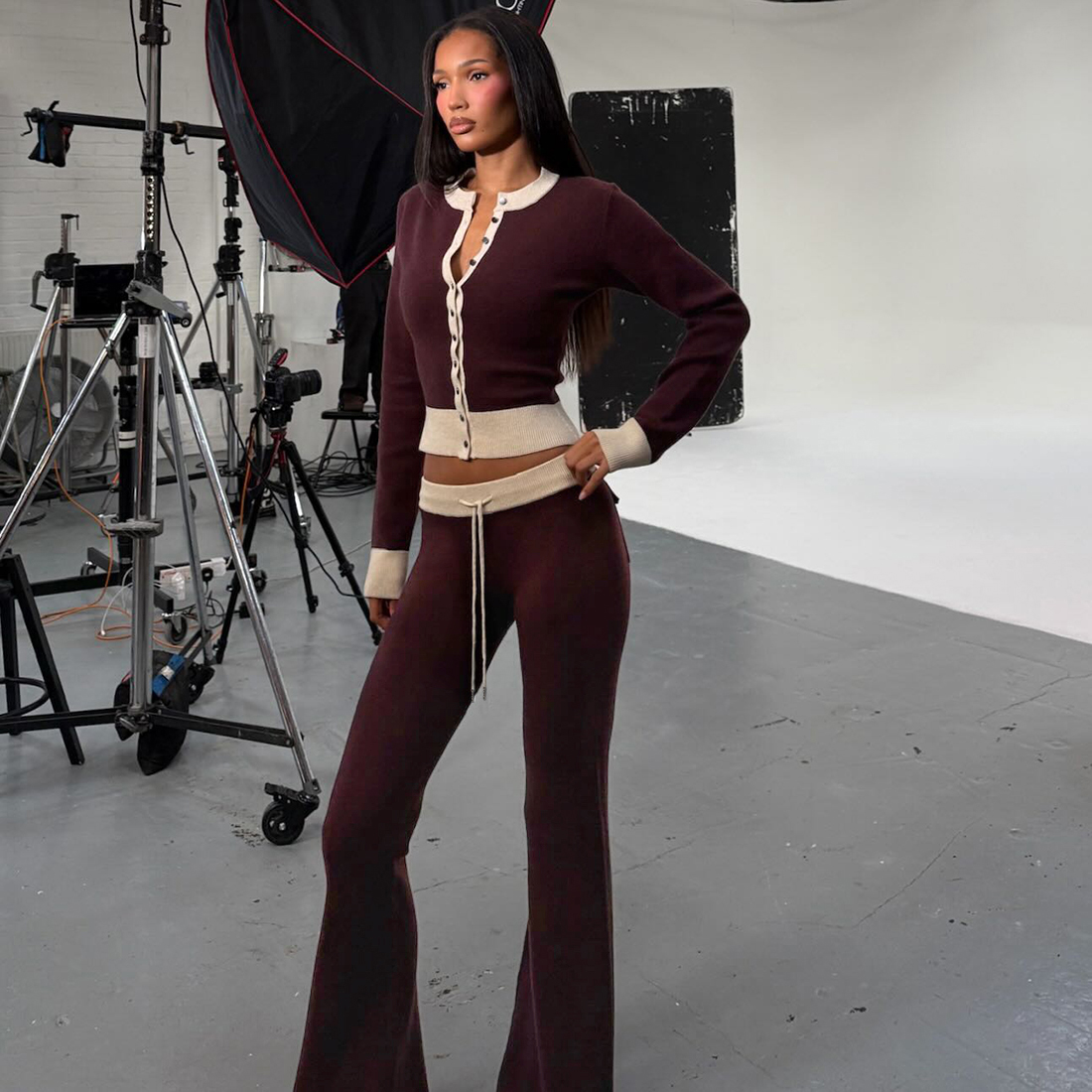 撞色排扣上衣抽绳微喇长裤套装女