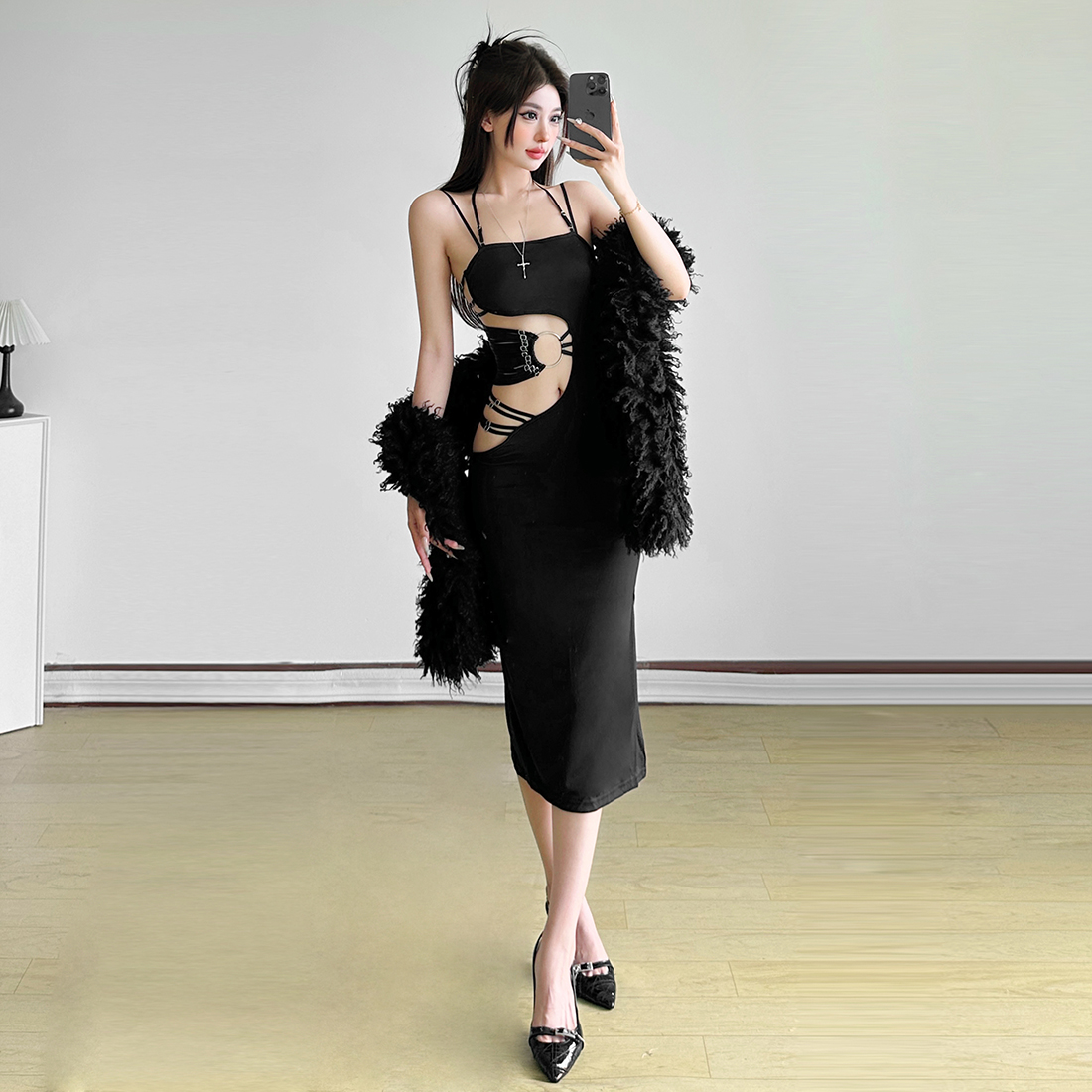 圆环绷带吊带连衣裙毛毛围巾套装