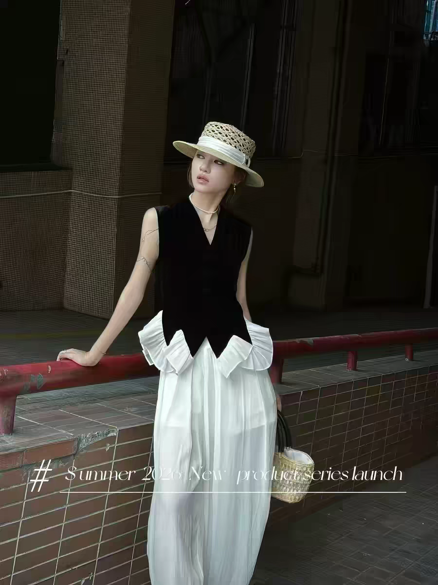 欧洲站2026夏季新款V+.com撞色荷叶边V领无袖丝绒马甲背心上衣女