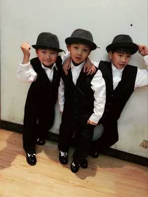 少儿嘻哈风大童条纹西裤机械舞