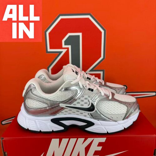 Nike耐克V5RNR低帮跑步休闲鞋