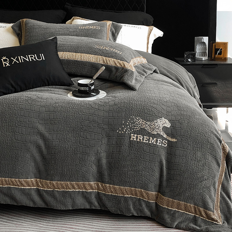 现代轻奢大牌风冬季保暖牛奶绒四件套加绒加厚双面珊瑚绒被套床单