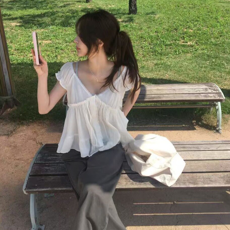 韩系纯欲蕾丝V领荷叶边下摆娃娃衫上衣漂亮小衬衫女款2026夏季