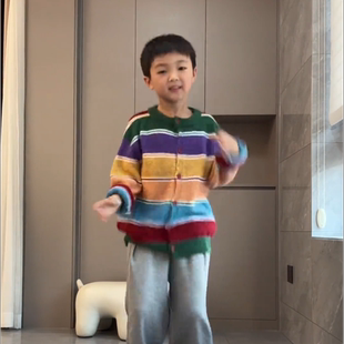 秋冬女童彩虹条纹针织开衫毛绒感宽松慵懒风毛衣外套针织上衣潮