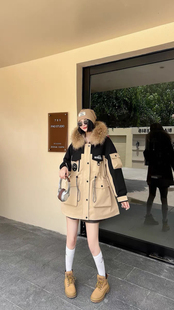 2024新款 宽松显瘦百搭户外冲锋衣 秋冬女青根貂内胆连帽派克服中款