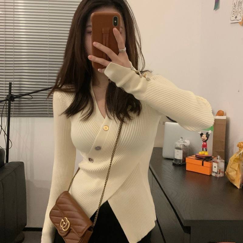 纯御风上衣女秋冬毛衣交不规则修身开叉V领套头针织长袖内搭上衣