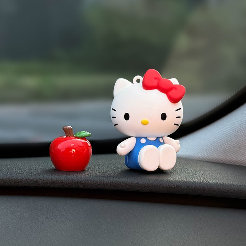 车载摆件hellokitty车内载饰品汽车内2025新款中控台副驾驶小女生