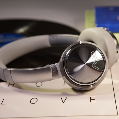 便携蓝牙头戴，穿搭好看，音质好