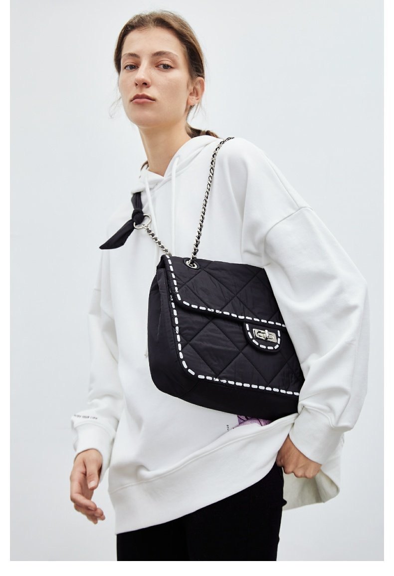 URBAN REVIVO冬季新品女士配件菱格走线单肩包AW46TB2N2003