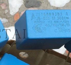 西门子  EPCOSB3202  0.082uf 300v 82nf 823 全新薄膜电容15mm