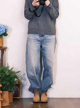 a*t【现货】2261M宽松中腰手工猫须洗水廓形破洞牛仔裤女直筒显瘦