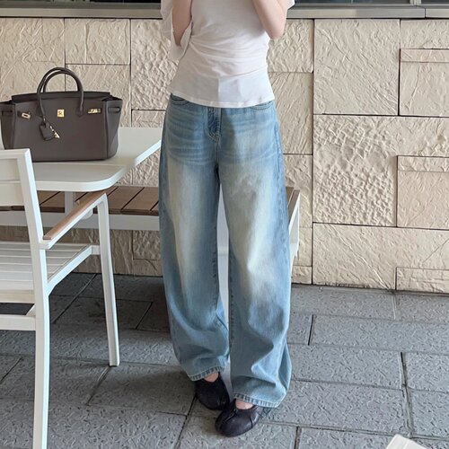 宅女2494M宽松直筒浅蓝牛仔裤