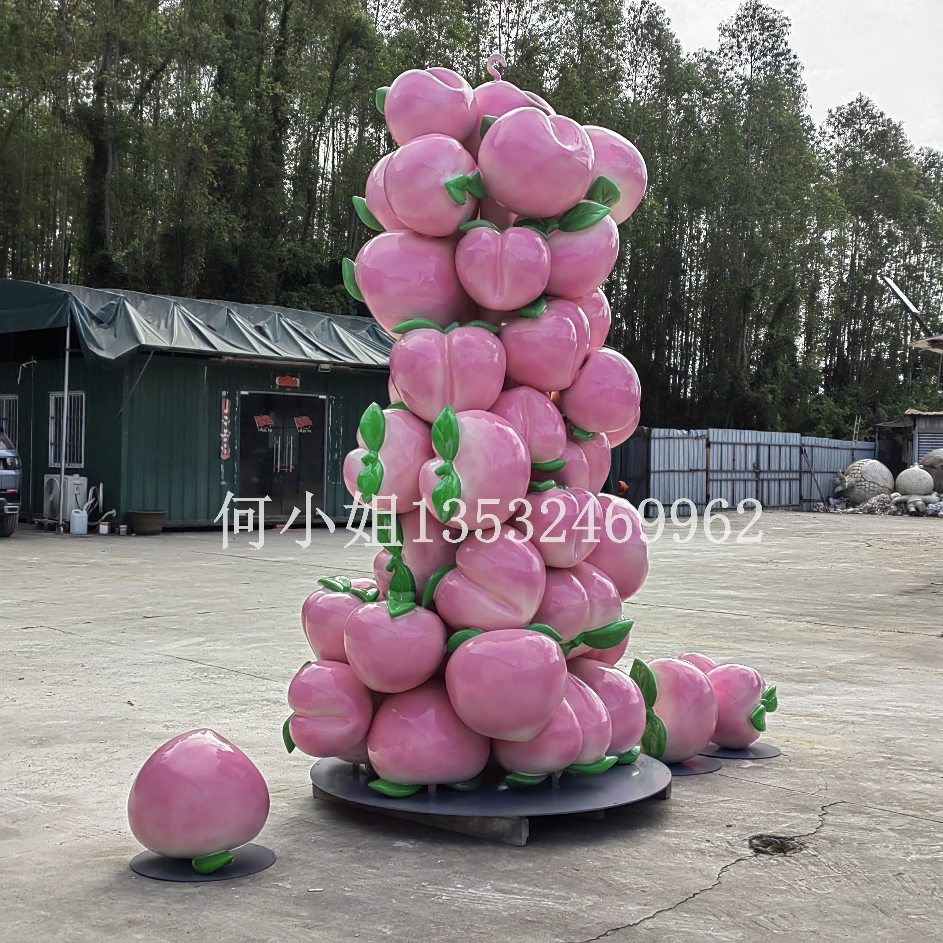 广场美陈定制玻璃钢桃子瀑布雕塑巨型水蜜桃小品草莓樱桃模型雕像