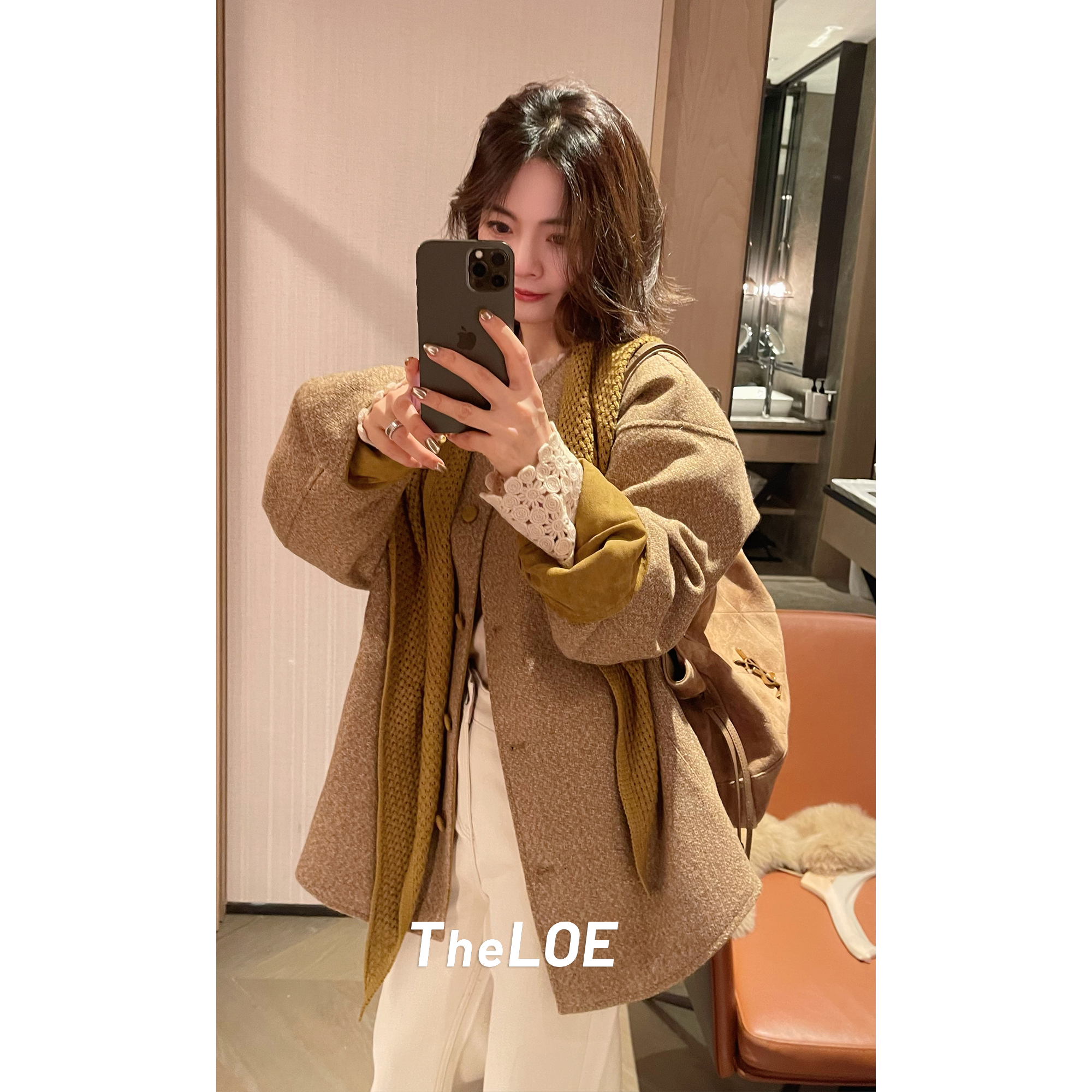 骆衣衣TheLOE/90白鸭绒圆领休闲减龄极简风带围巾羽绒服