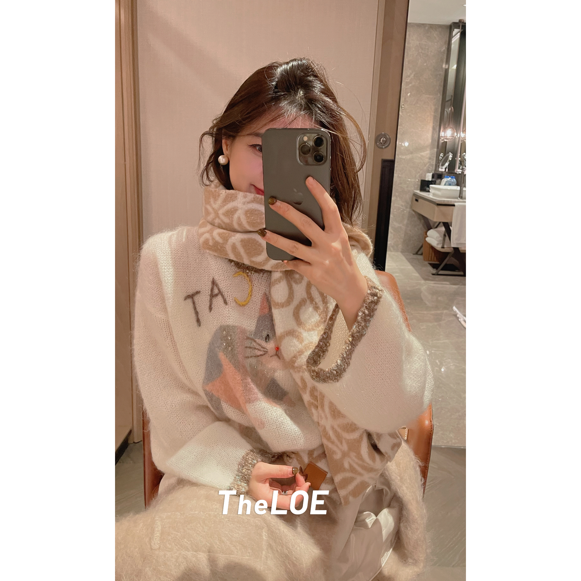 骆衣衣TheLOE/羊毛马海毛宽松圆领拼色猫猫长袖针织衫