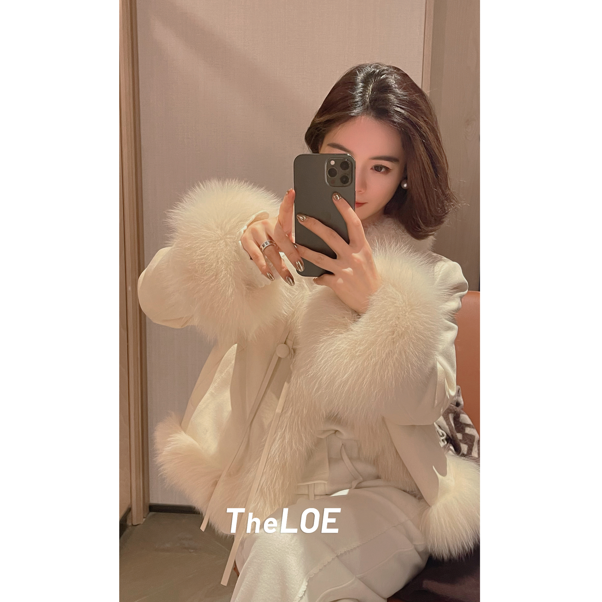 骆衣衣TheLOE/90白鸭绒拼接狐狸毛皮减龄气质简约羽绒服