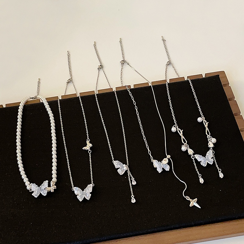 渐变冰蓝色水晶蝴蝶吊坠项链女轻奢感个性独特百搭颈链锁骨链