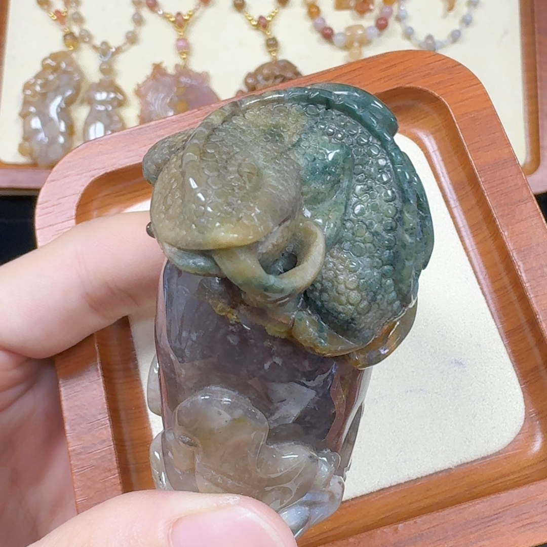 绿蜥蜴 吸金千亿 手把件 摆件