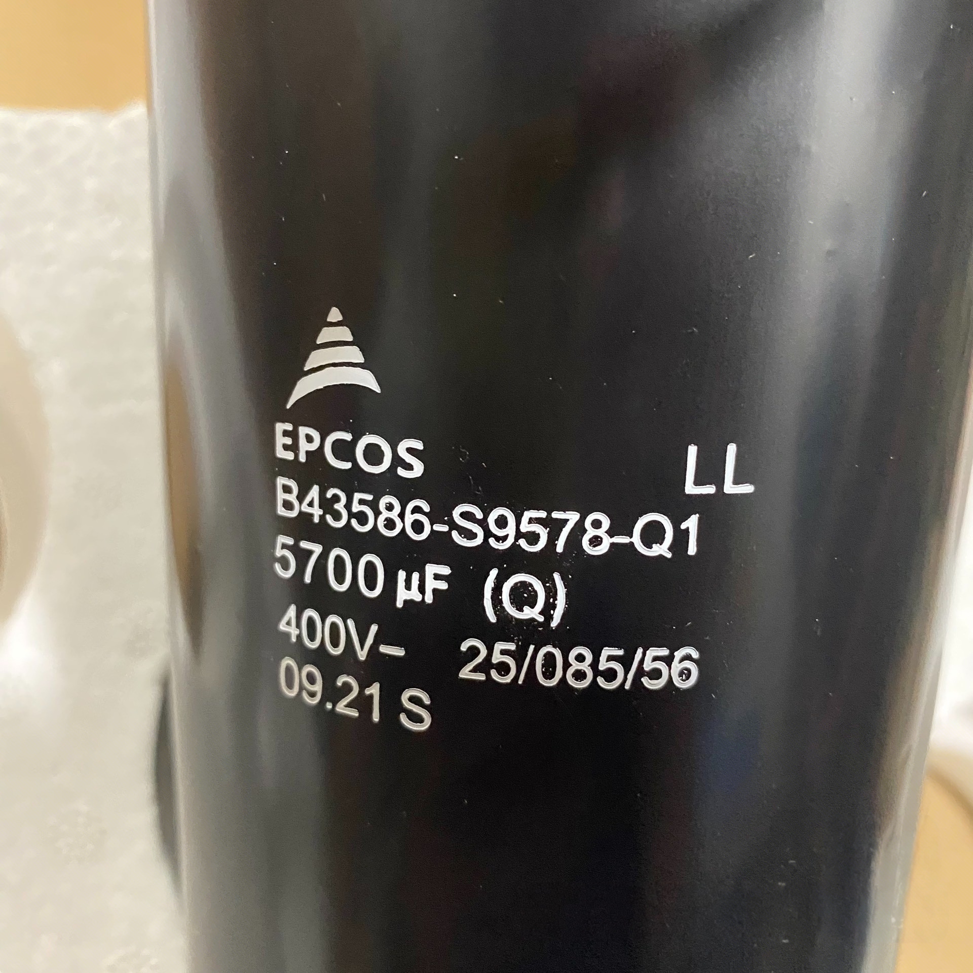 ABB B43586-S9578-Q1 400v5700uf逆变器铝电解电容