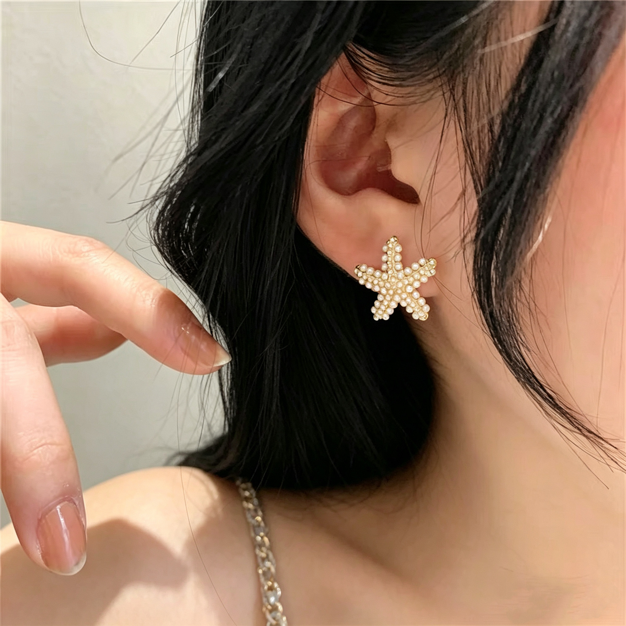 《海贝星语》珍珠海星耳钉女精致设计师款港风复古五角星耳环耳饰