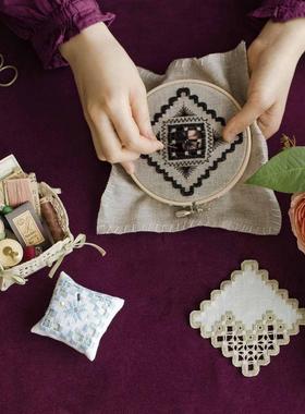 芬理希梦/Felissimo 御园二叶 白线刺绣 材料包 番号449271 共6款