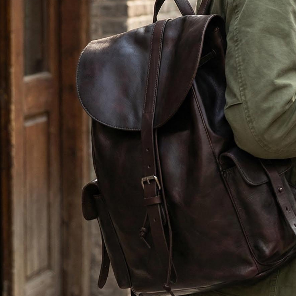 阿牧客皮具复古皮具高级感真皮大学生休闲背包男女同款双肩包百搭