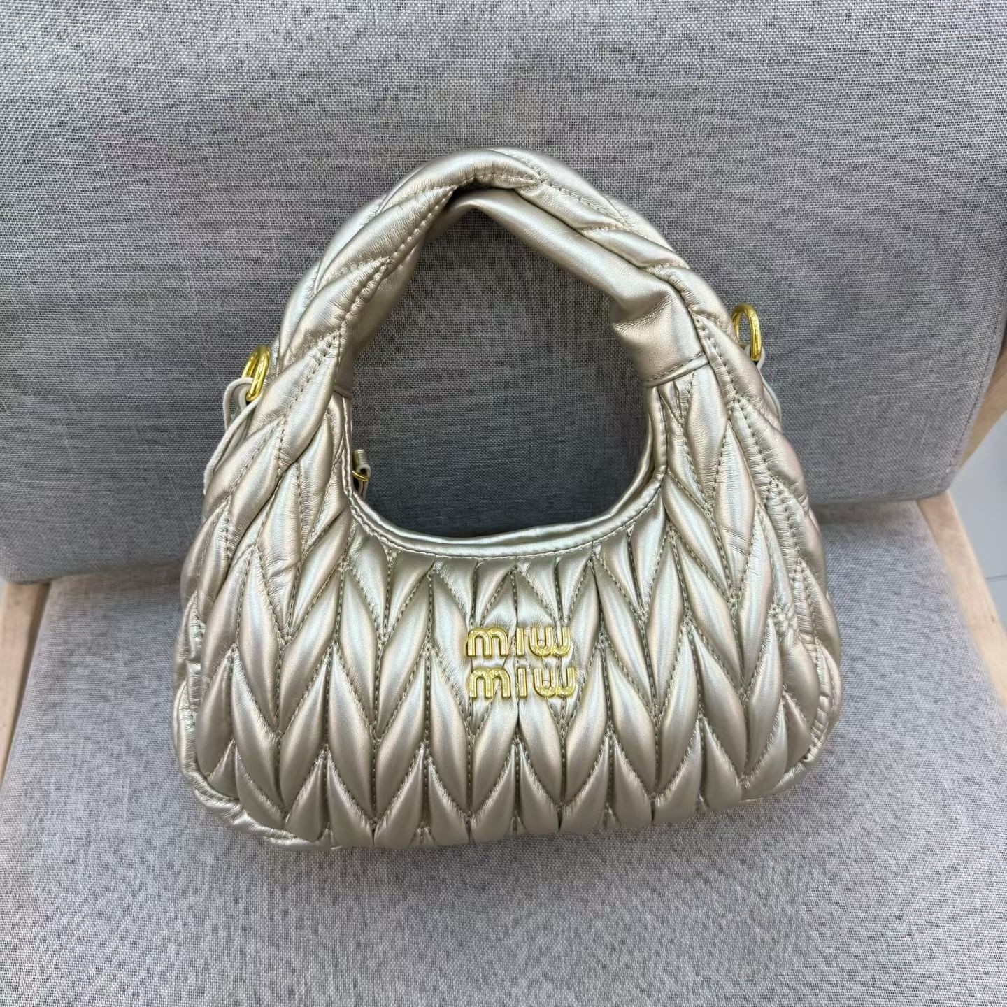 欧美潮牌经典褶皱手提包包单肩斜挎饺子包通勤女包菱格绣线云朵包