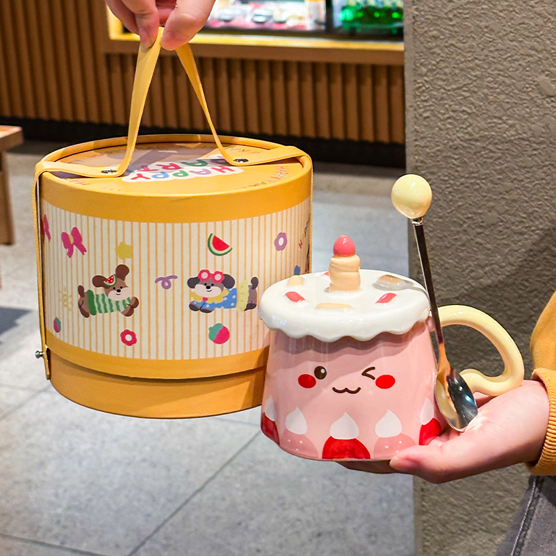 送闺蜜的生日礼物女生实用伴手礼高级感草莓蛋糕陶瓷马克杯礼盒装