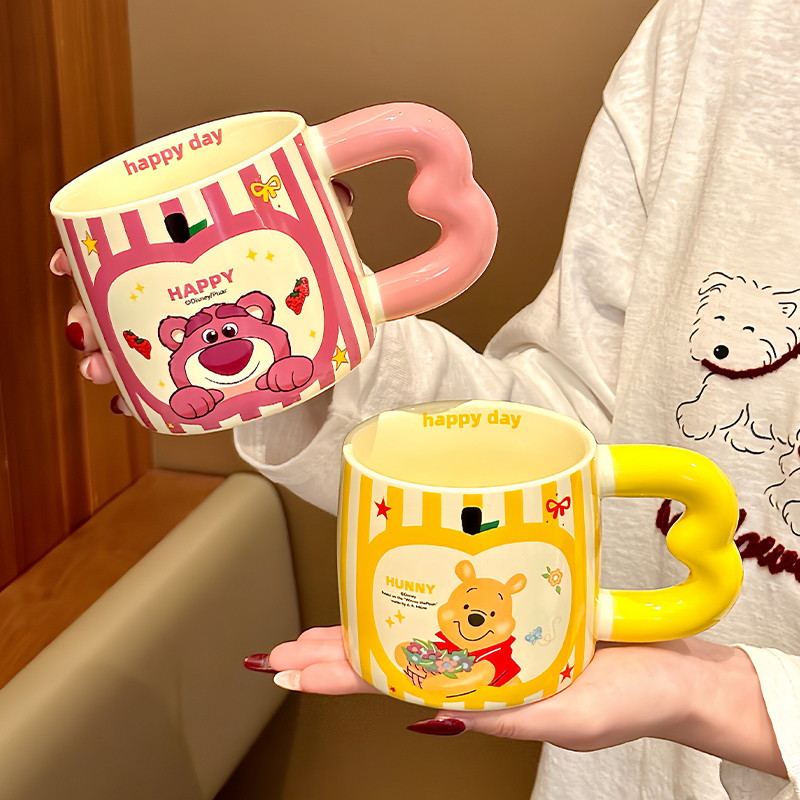 迪士尼草莓熊陶瓷马克杯可爱维尼熊喝水杯女办公室咖啡杯生日礼物