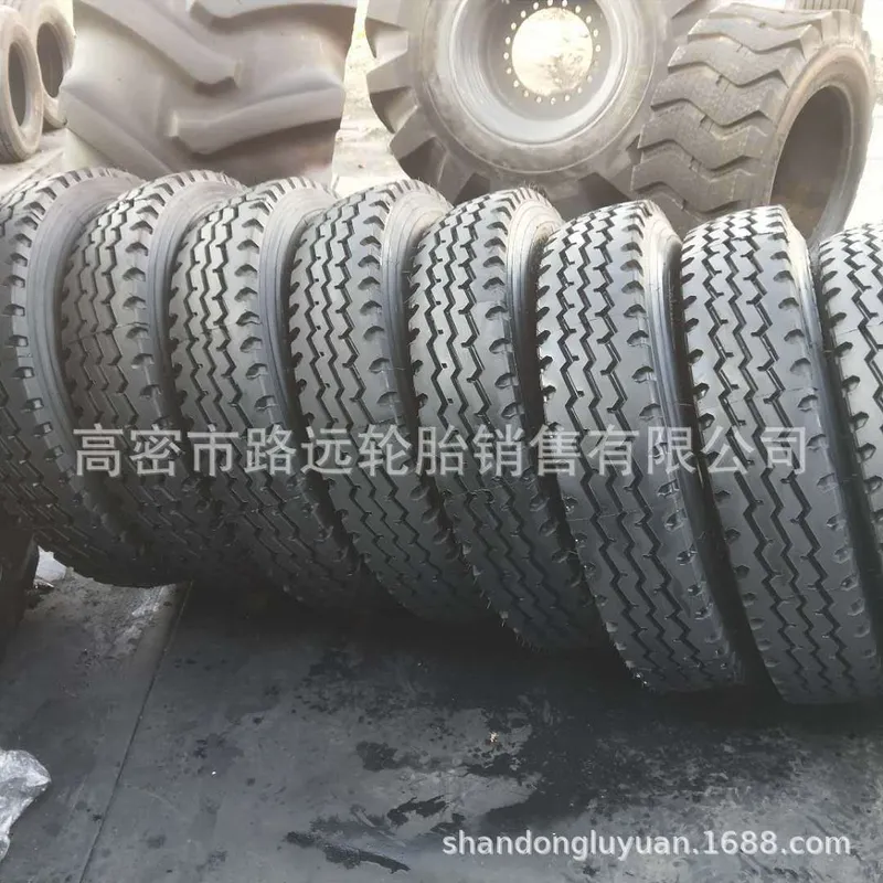 300花纹 卡车轮胎 8.25R20 托板车轮胎 825R20 12.00r20