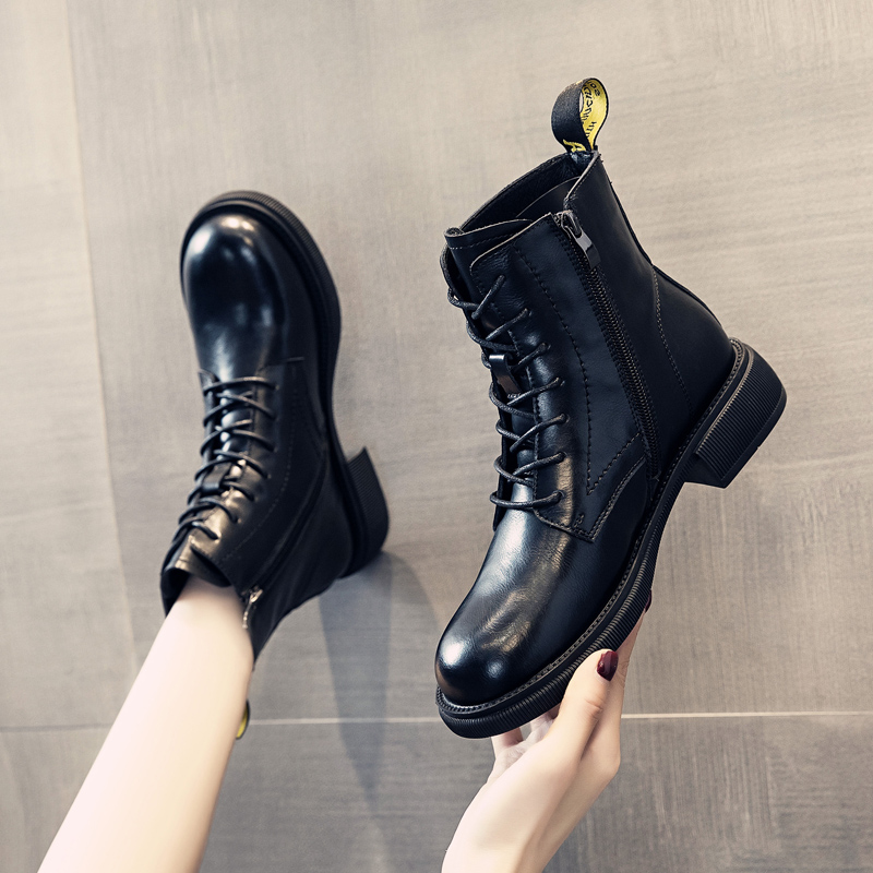 真皮大码软底百搭黑色加宽短靴子