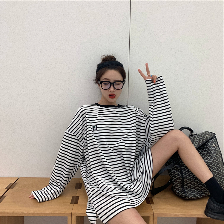 (用3元券)2019初秋网红上衣时尚宽松条纹t恤女长袖中长款下身失踪港风ins潮