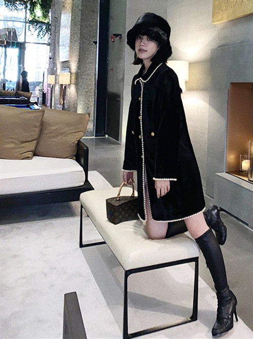 重工丝绒加厚甜美风娃娃领外套