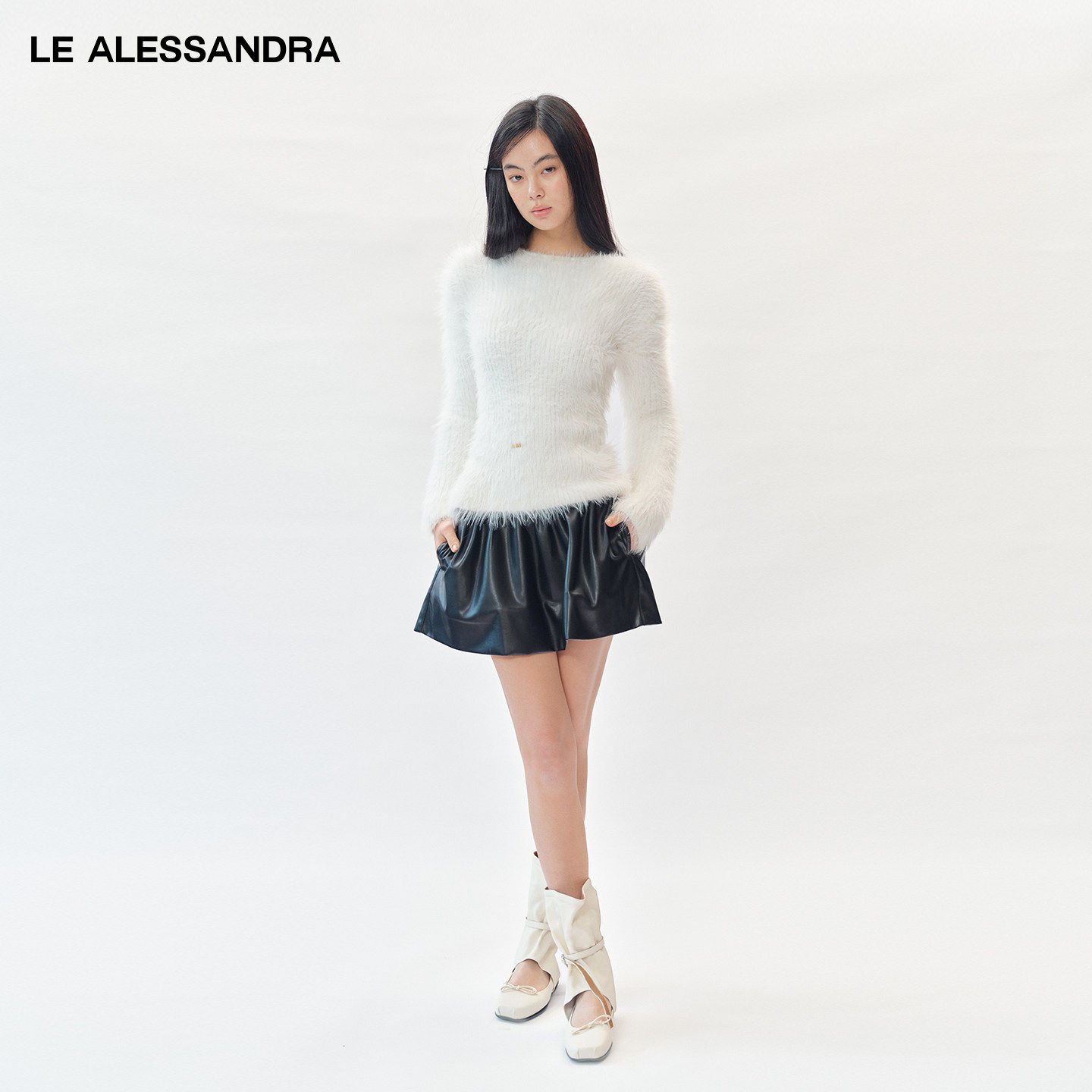 品牌直营 LE ALESSANDRA 长羽毛纱一字领收腰毛衣上衣