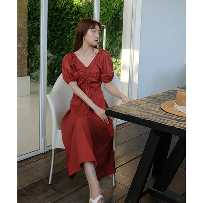 法式复古连衣裙女夏2020新款红色泡泡袖V领小众赫本气质收腰长裙