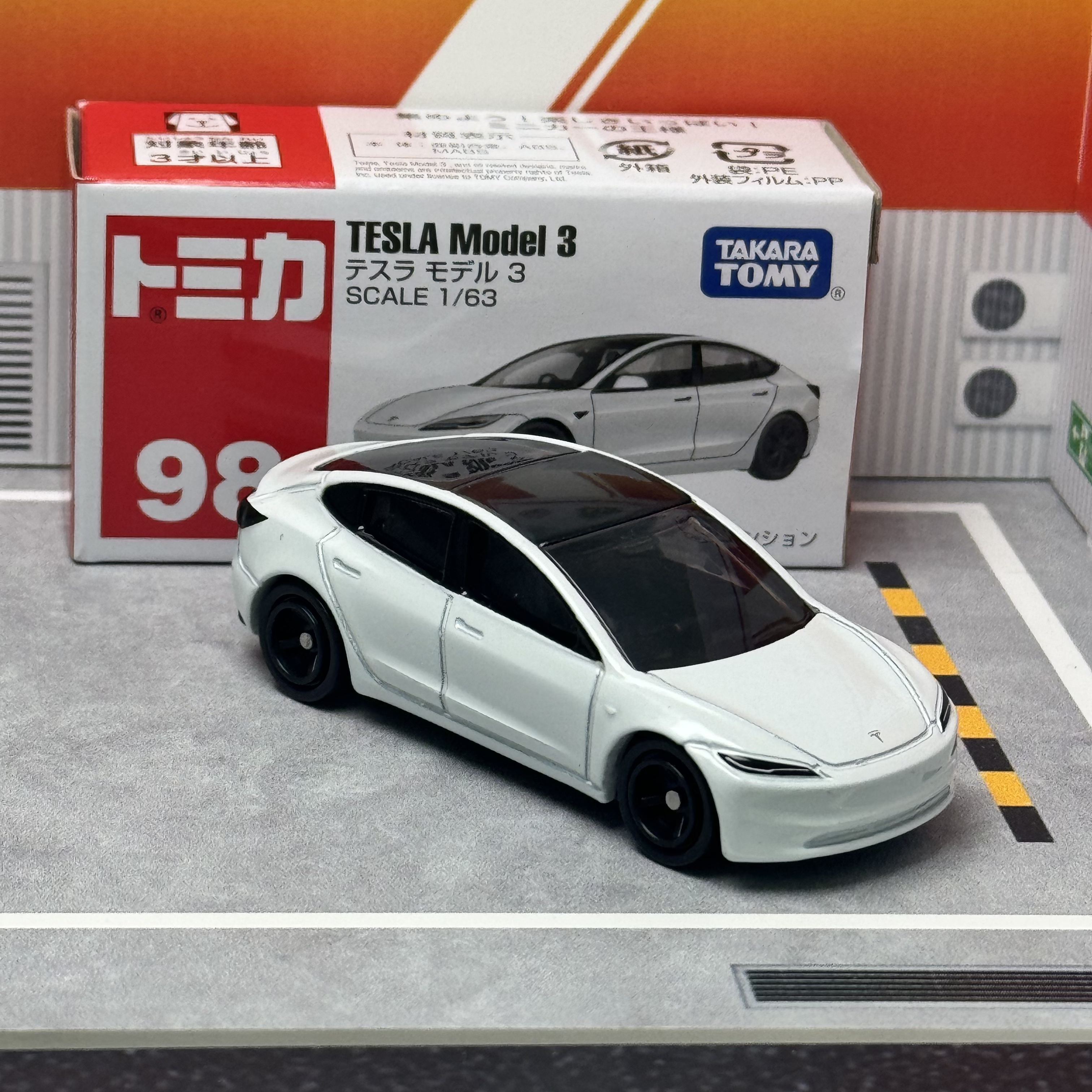 日版TOMICA多美红白盒仿真合金车98号特斯拉TESLA Model3正品现货
