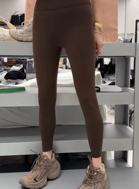 03369诗歌兰2024冬款 时尚气质咖色显瘦鲨鱼裤薄绒九分瑜伽裤女