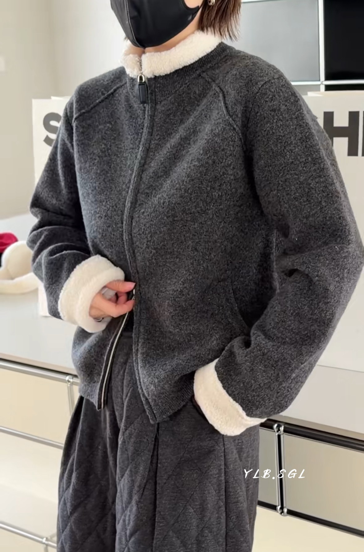 诗歌兰25131新款女装 2025冬款气质百搭深灰色拼接毛领针织毛衣女