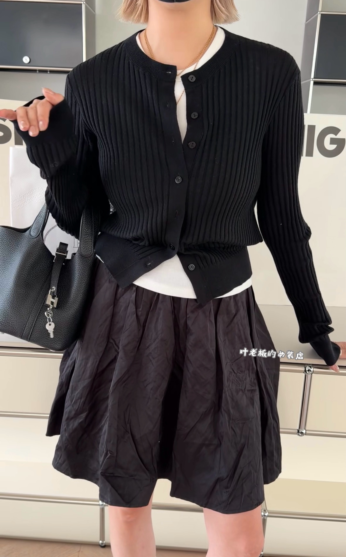 7110诗歌兰欧货女装26秋冬款 百搭显瘦黑色坑条纹纽扣开衫针织衫P