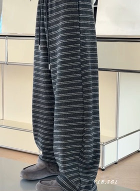 现货58670诗歌兰女装2025冬 百搭深灰色松紧腰直筒条纹加绒卫裤女