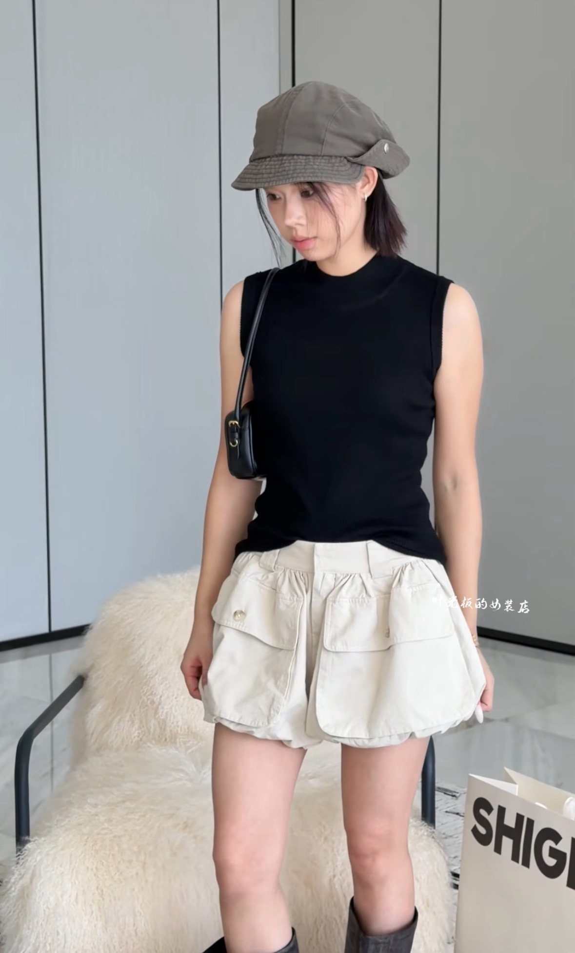 T1005针织背心 诗歌兰2026秋款女装气质显瘦黑色中领弹力背心女