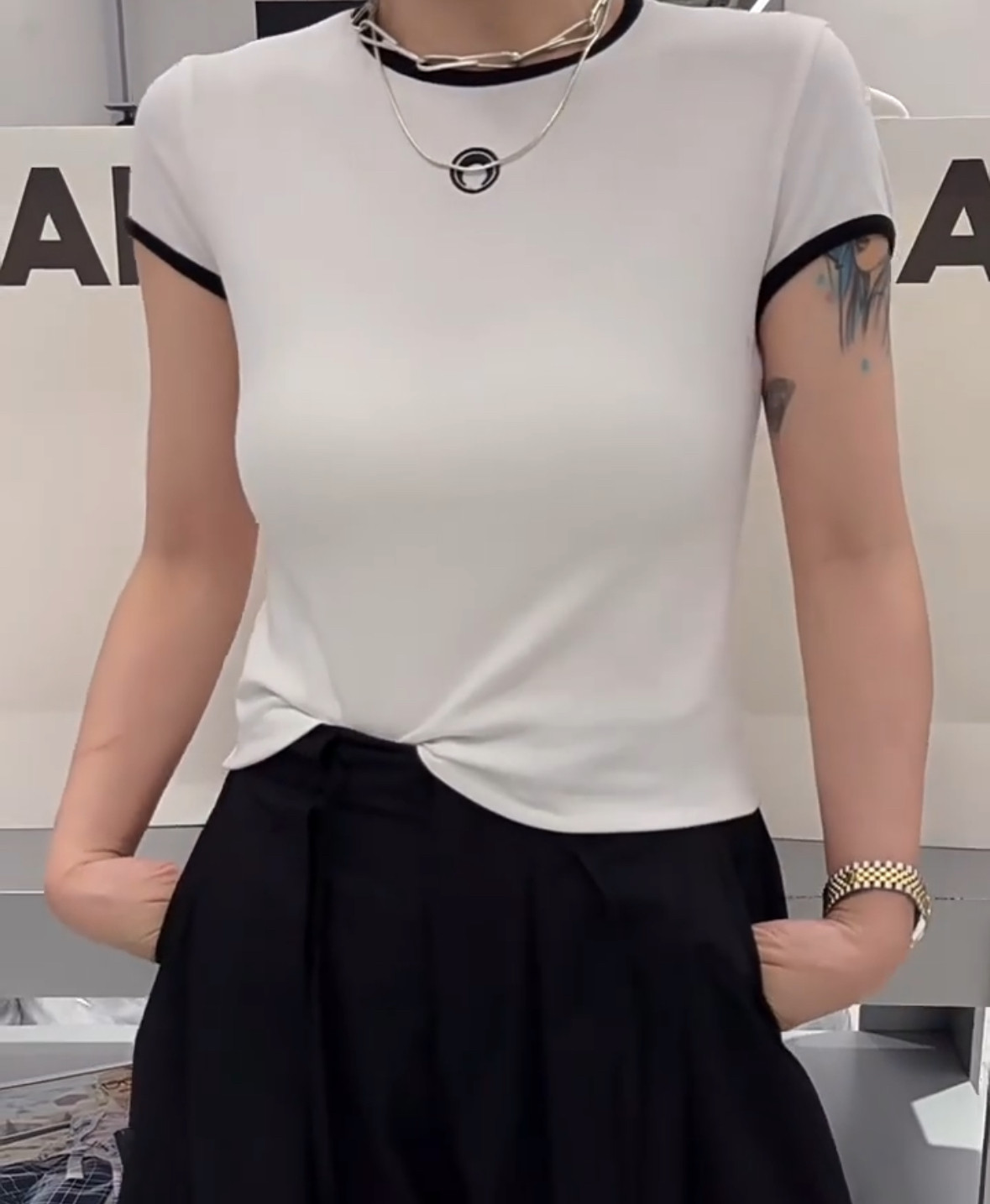 现货58270诗歌兰女装2025夏款 气质白色字母圆领短袖月亮T恤女