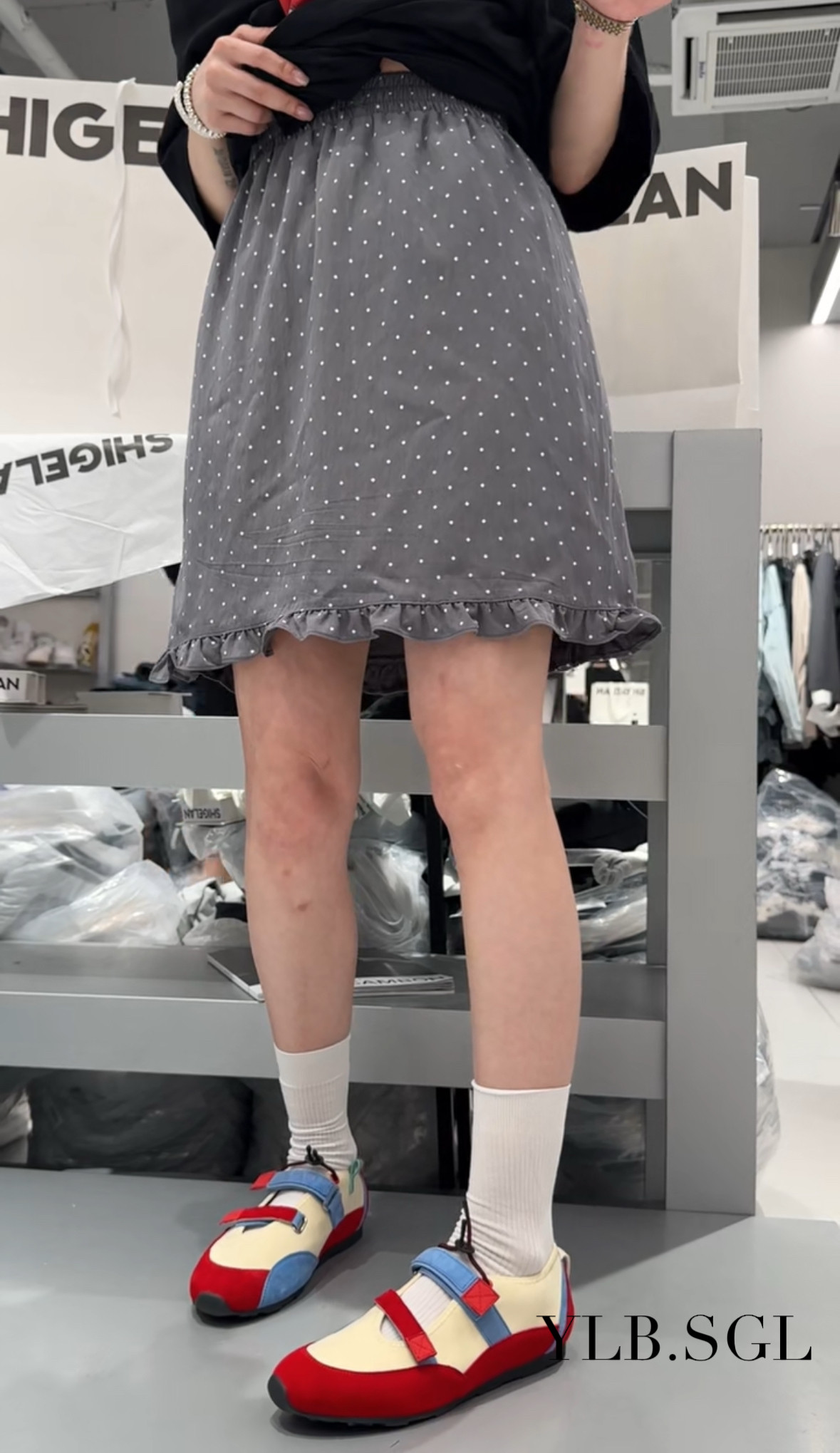 现货821诗歌兰女装2025夏款 百搭灰色松紧腰短裙木耳边波点半身裙