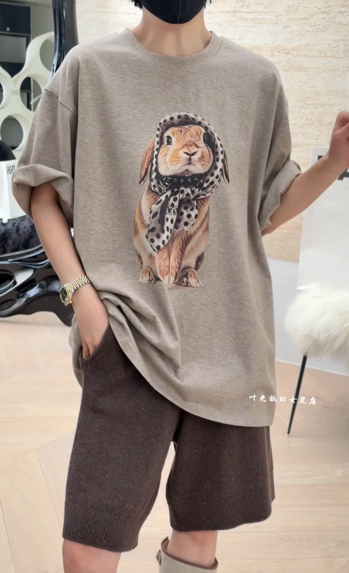 T2280卡通T恤 诗歌兰女装26秋款气质卡其色戴头巾兔子休闲短袖女