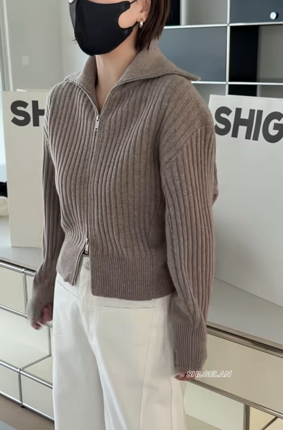 现货25117 诗歌兰欧货女装2026春款气质燕麦色翻领短款开衫毛衣女