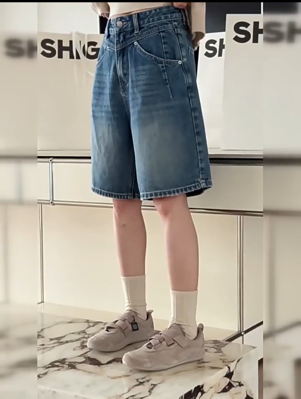 现货58455诗歌兰女装2025秋款 百搭高腰显瘦直筒裤鱼骨牛仔短裤女