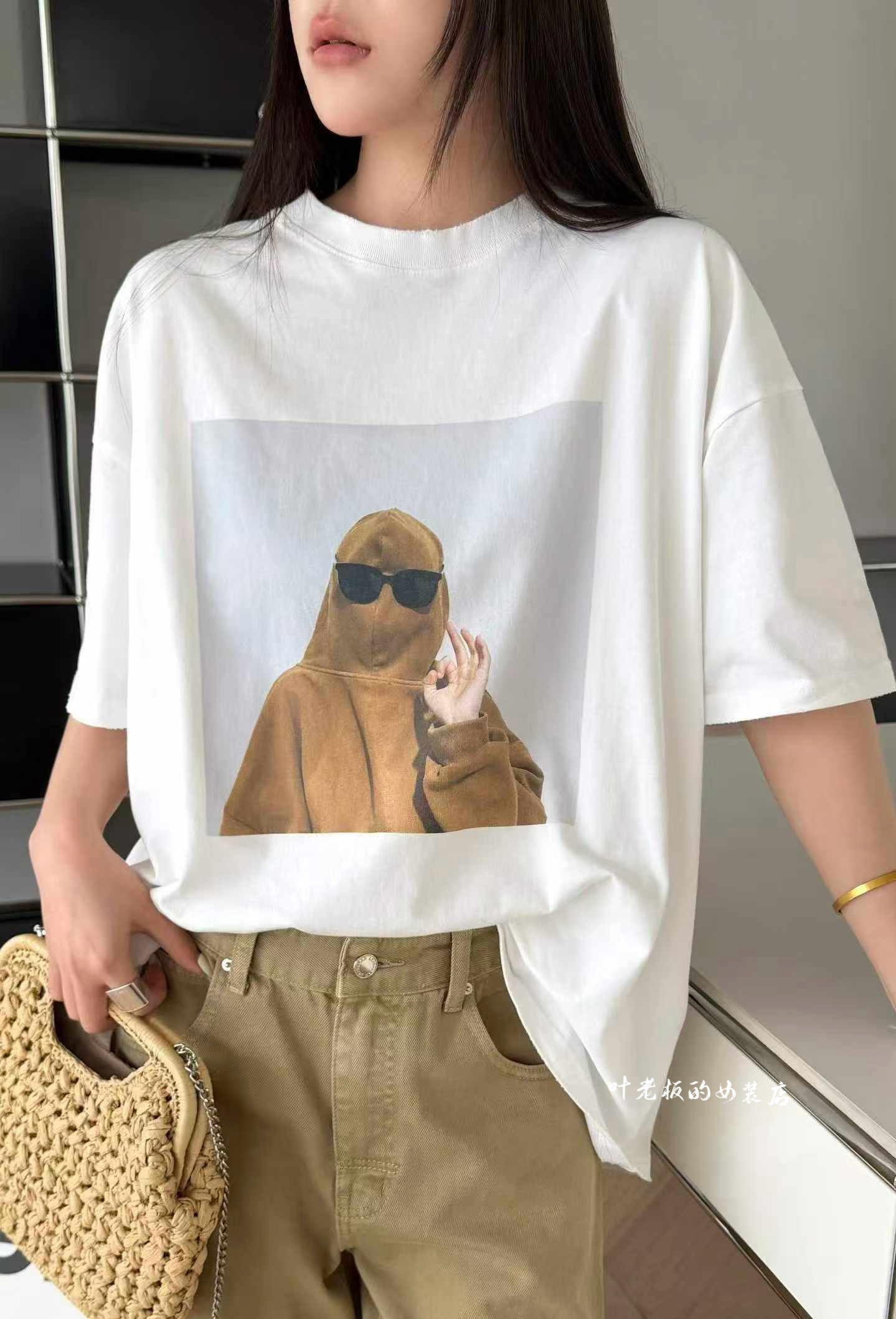 T10762戴眼镜女人T恤 诗歌兰欧货2026夏款休闲白色抽象印花短袖